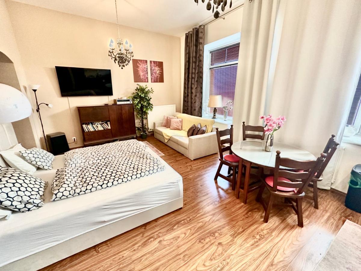 Home Away Main Square Apartment Poprad Exterior foto