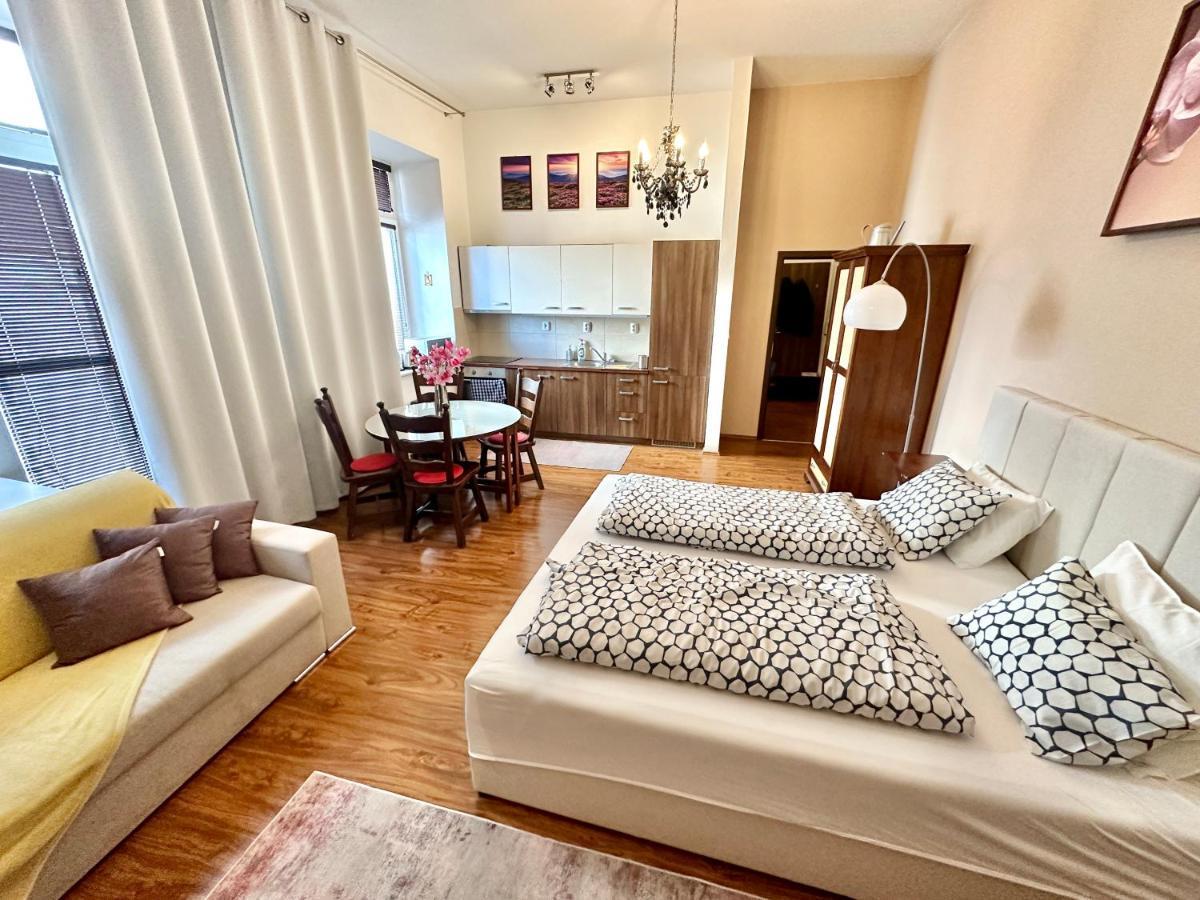 Home Away Main Square Apartment Poprad Exterior foto