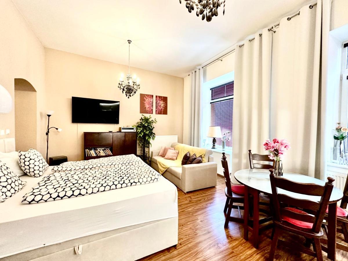 Home Away Main Square Apartment Poprad Exterior foto